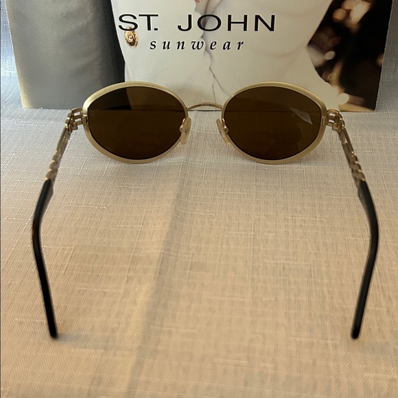 St. John Elegant Gold Sunglasses. S-522 GLD - Picture 4 of 5